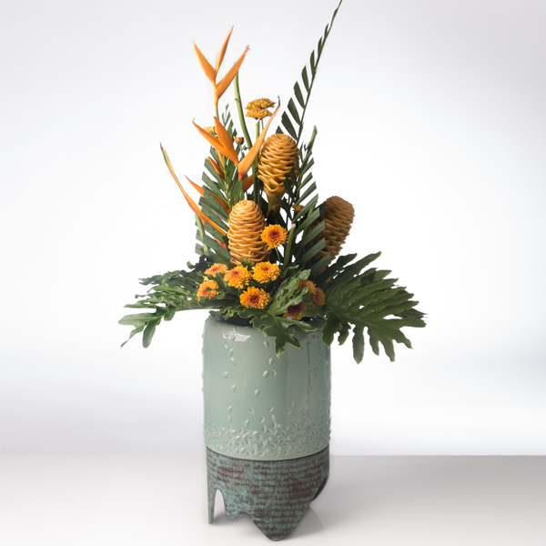 Beras Wutah Vase Big + Stand